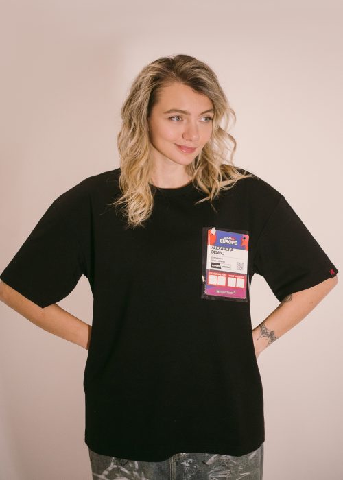 Oversized T-shirt with clear pocket
